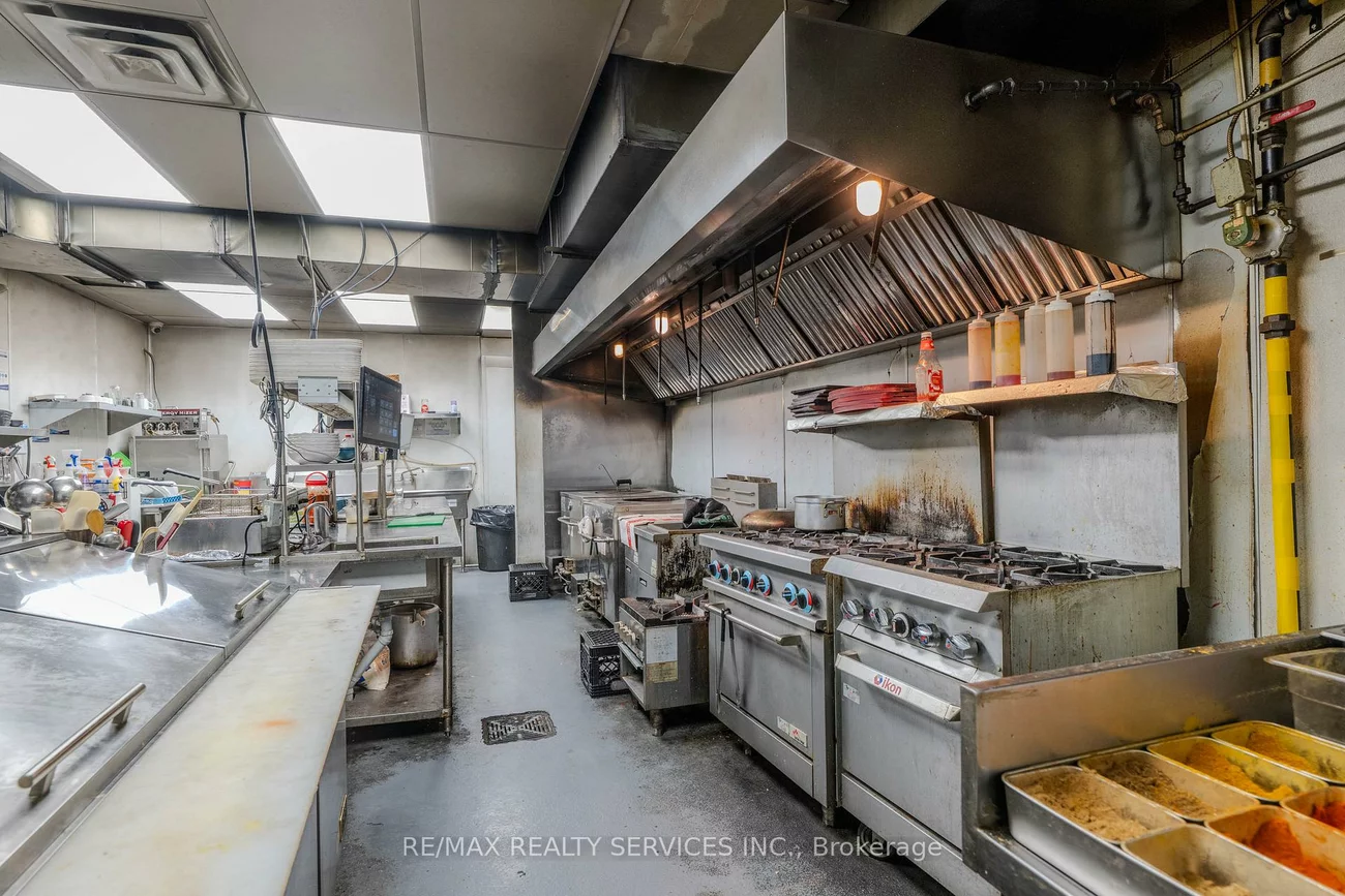 2055, Dundas, Dixie, Mississauga