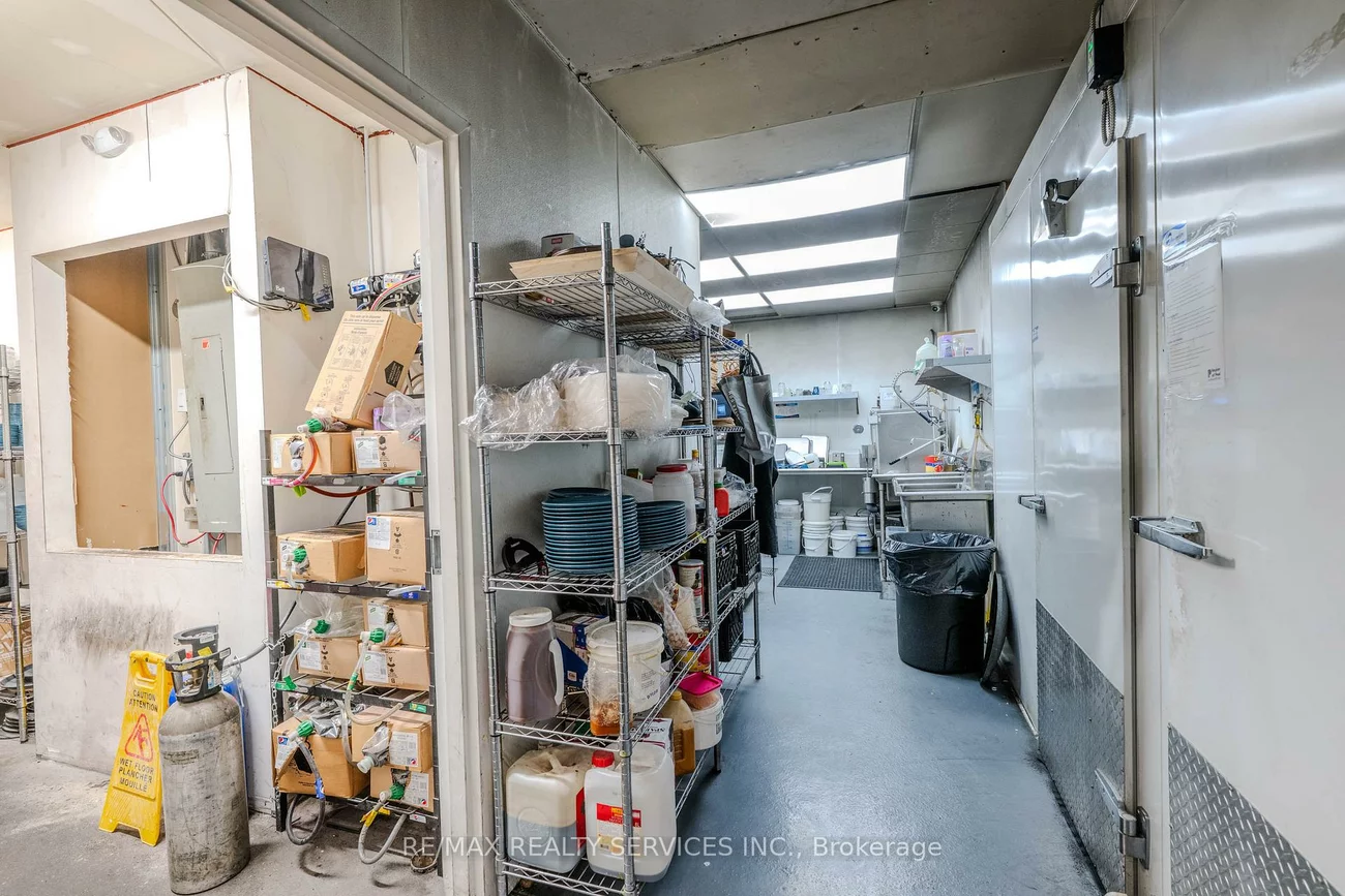 2055, Dundas, Dixie, Mississauga