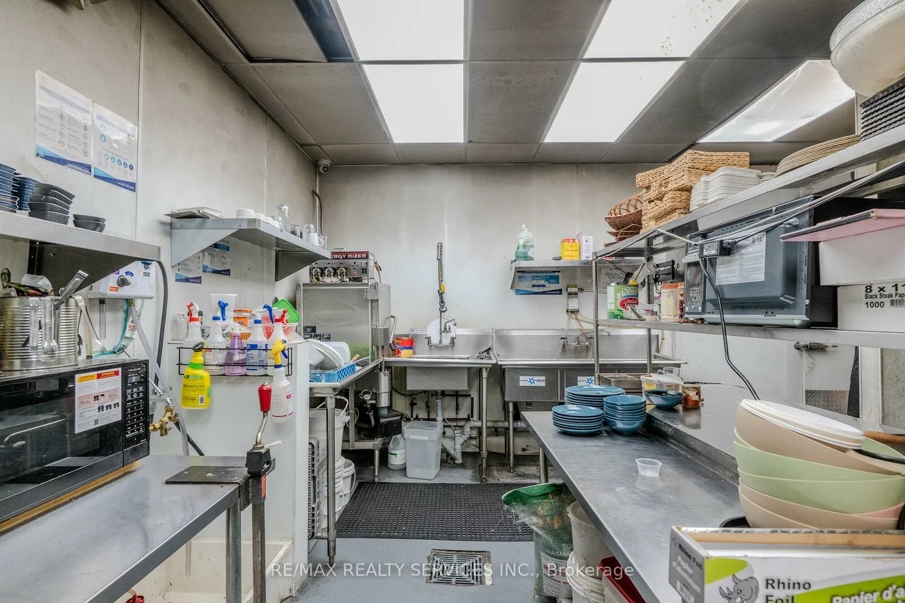 2055, Dundas, Dixie, Mississauga