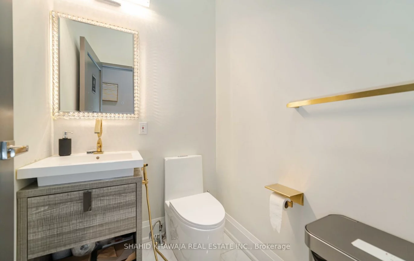 1563, Dundas, Erindale, Mississauga