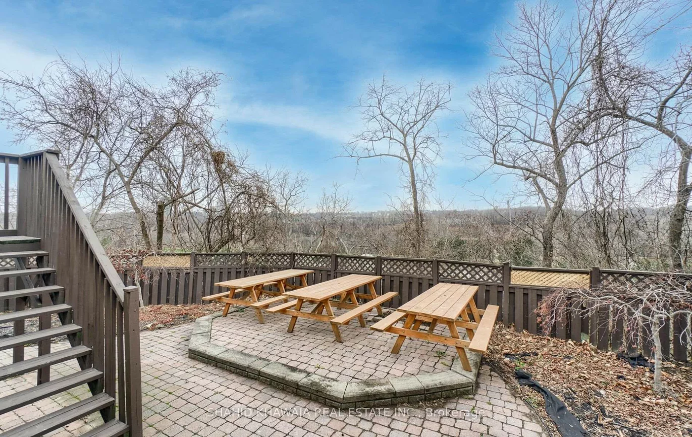 1563, Dundas, Erindale, Mississauga