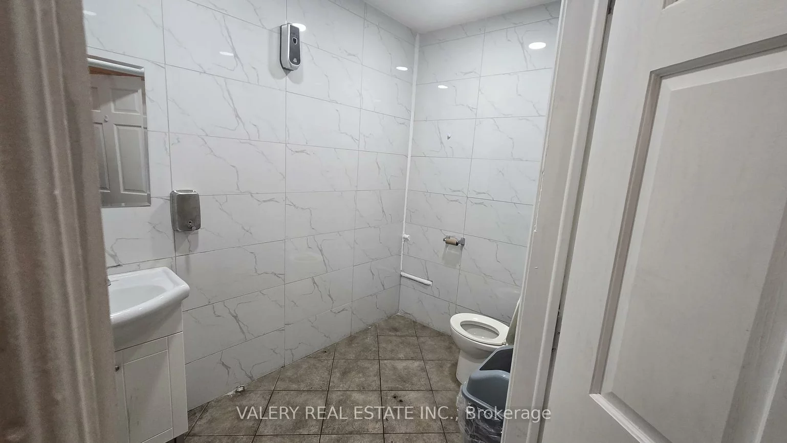 1125, Dundas Street East, Applewood, Mississauga