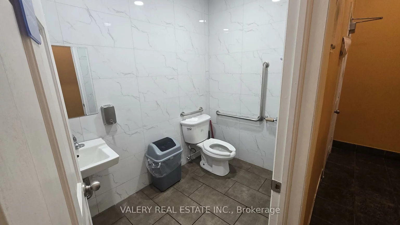 1125, Dundas Street East, Applewood, Mississauga