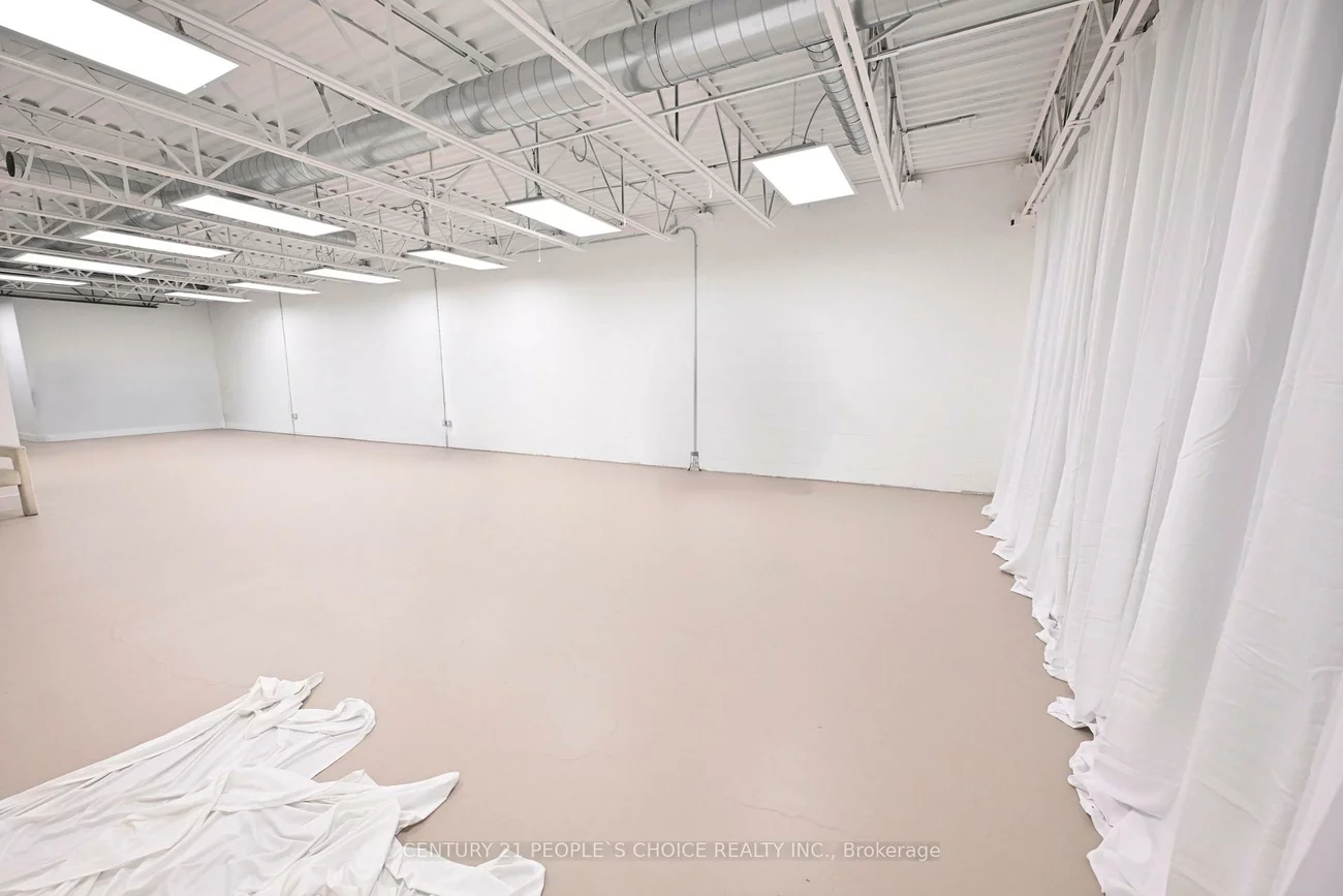 1185, Queensway, Dixie, Mississauga
