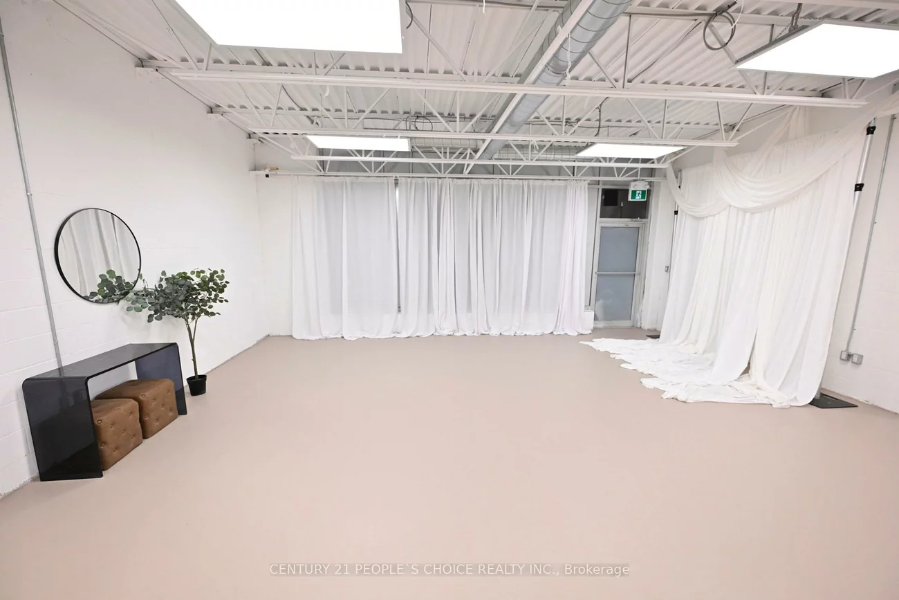 1185, Queensway, Dixie, Mississauga