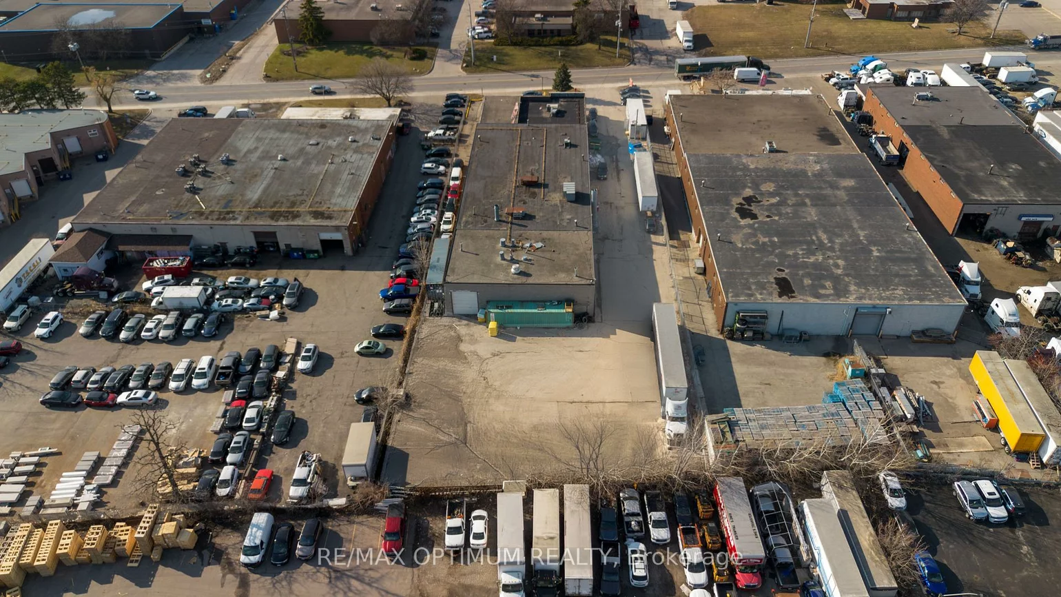 1232, Aerowood, Northeast, Mississauga