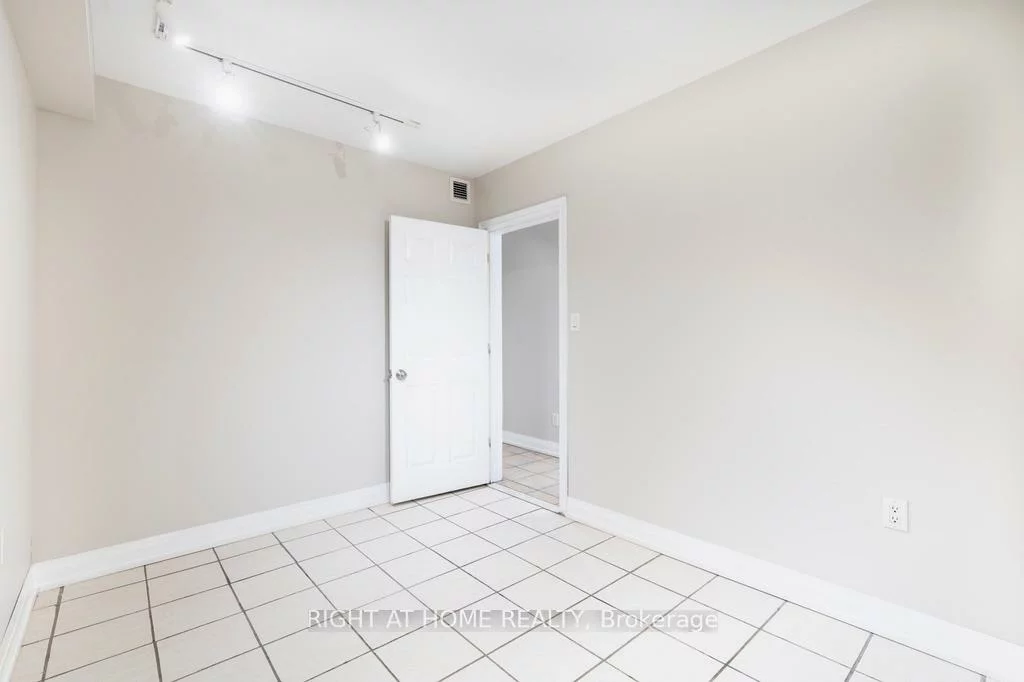 6730, Davand, Northeast, Mississauga