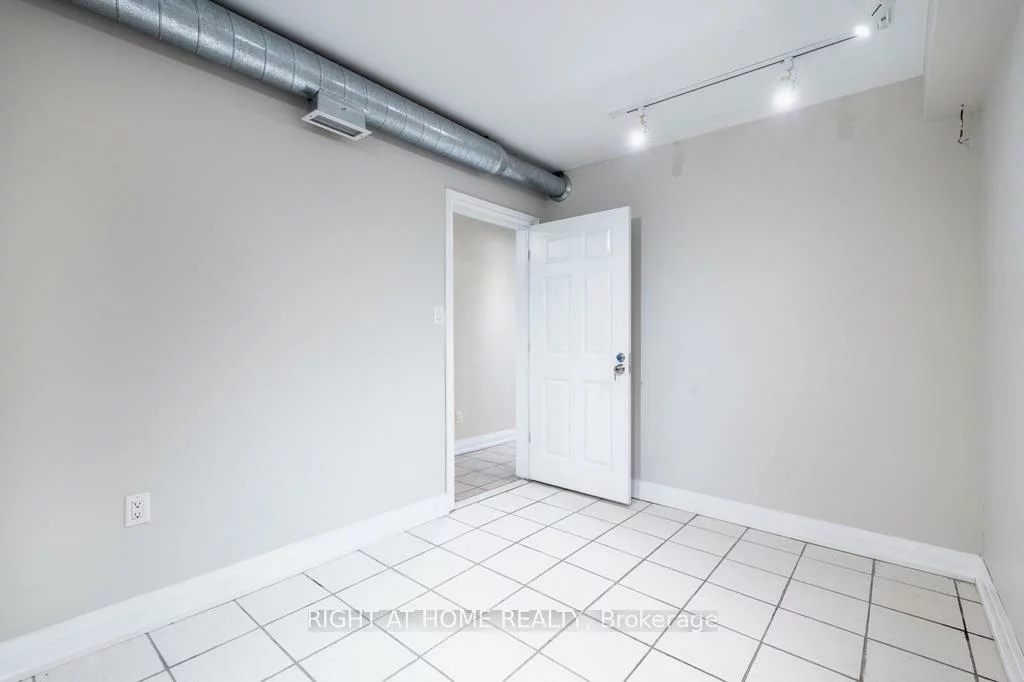 6730, Davand, Northeast, Mississauga