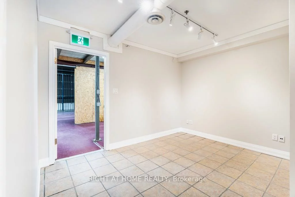 6730, Davand, Northeast, Mississauga