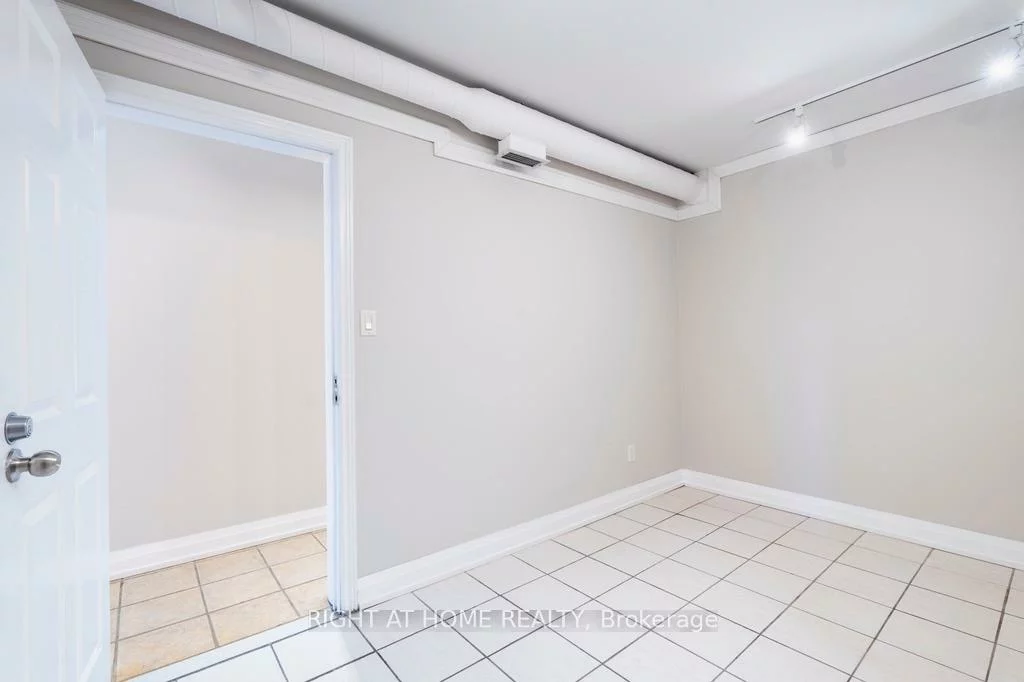6730, Davand, Northeast, Mississauga