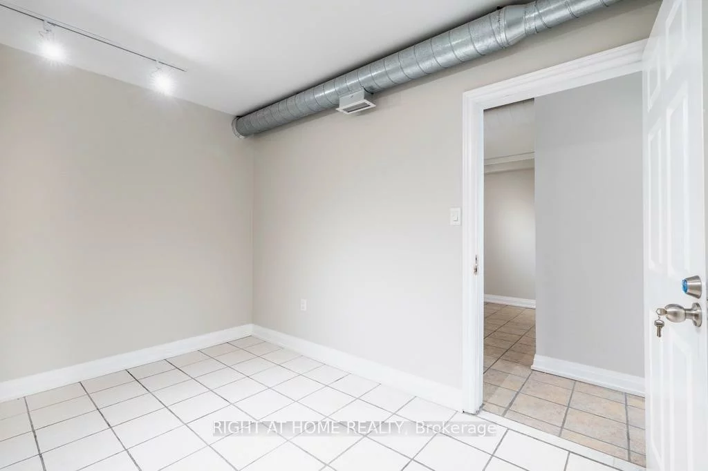 6730, Davand, Northeast, Mississauga