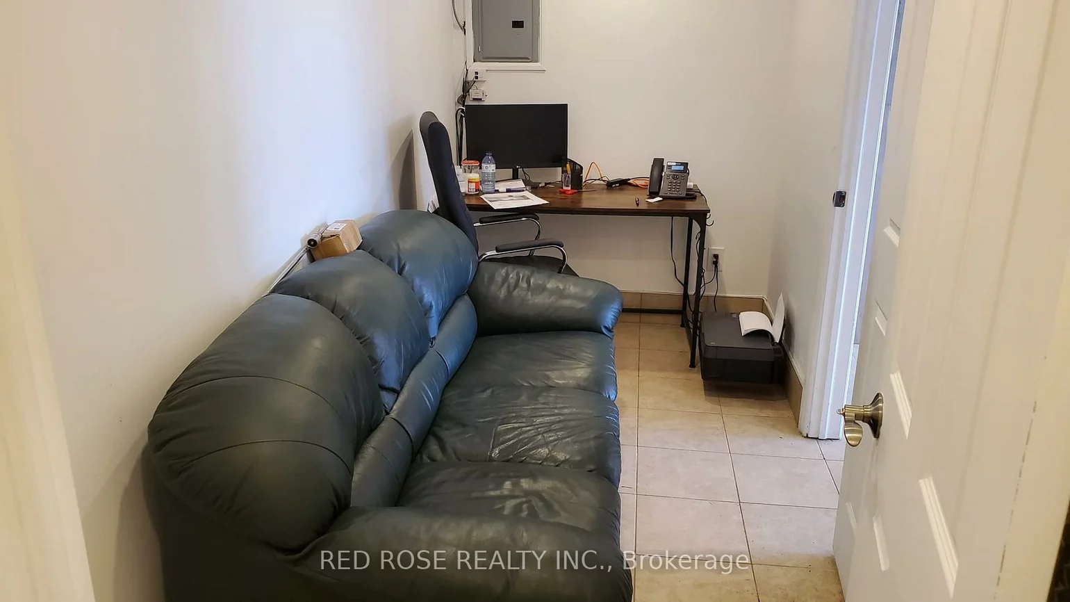 34, Main, Central Newmarket, Newmarket