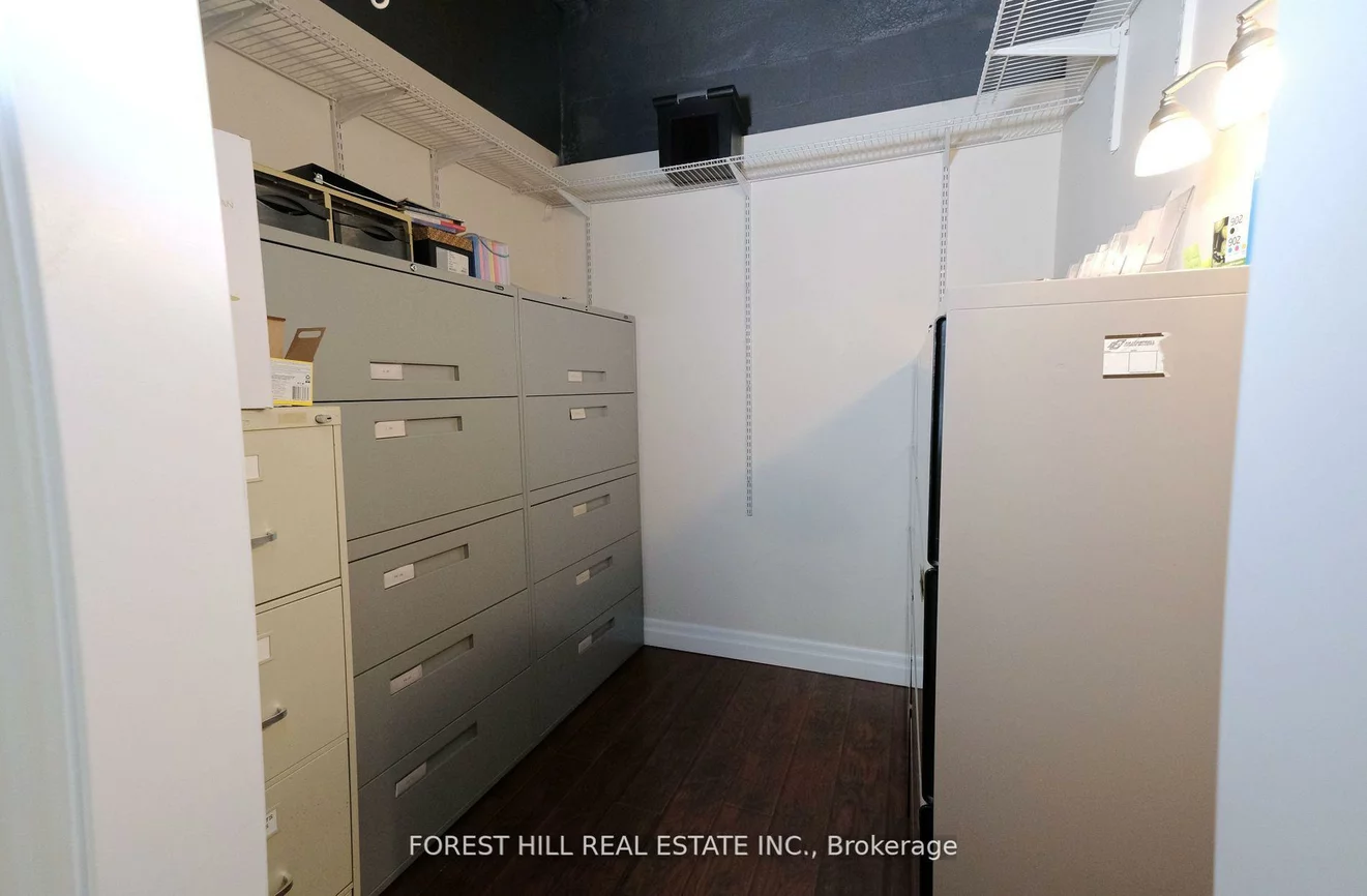 1211, Gorham, Gorham-College Manor, Newmarket