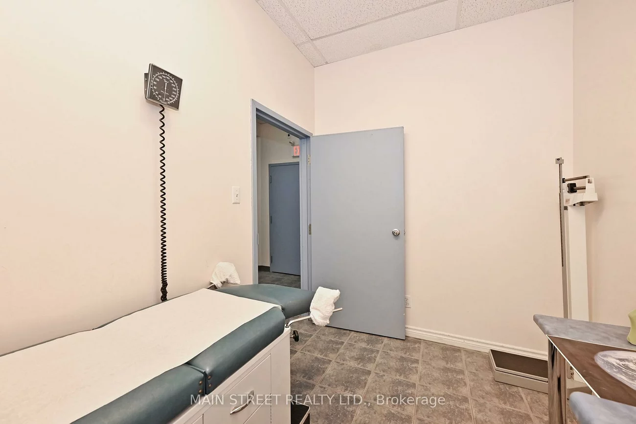200, Davis, Central Newmarket, Newmarket