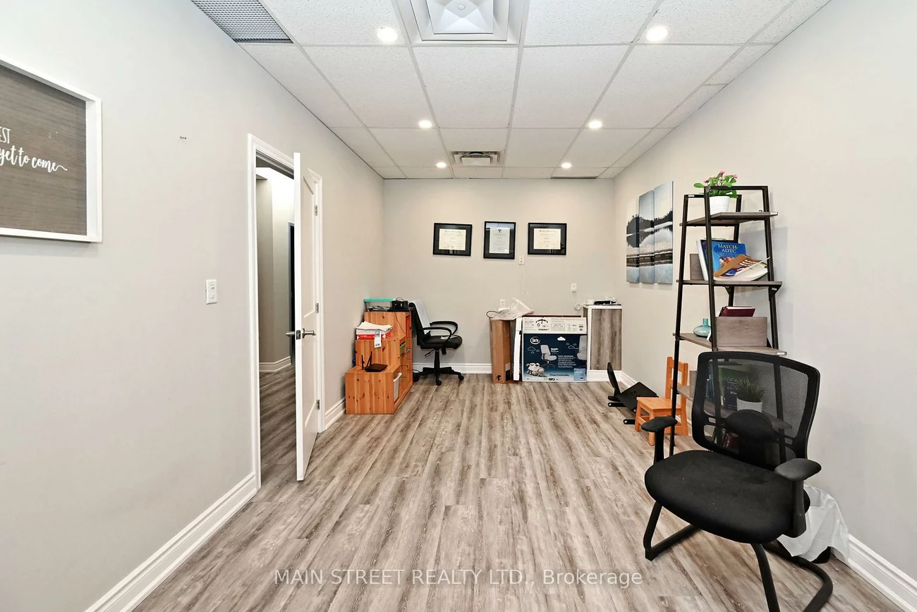 200, Davis, Central Newmarket, Newmarket