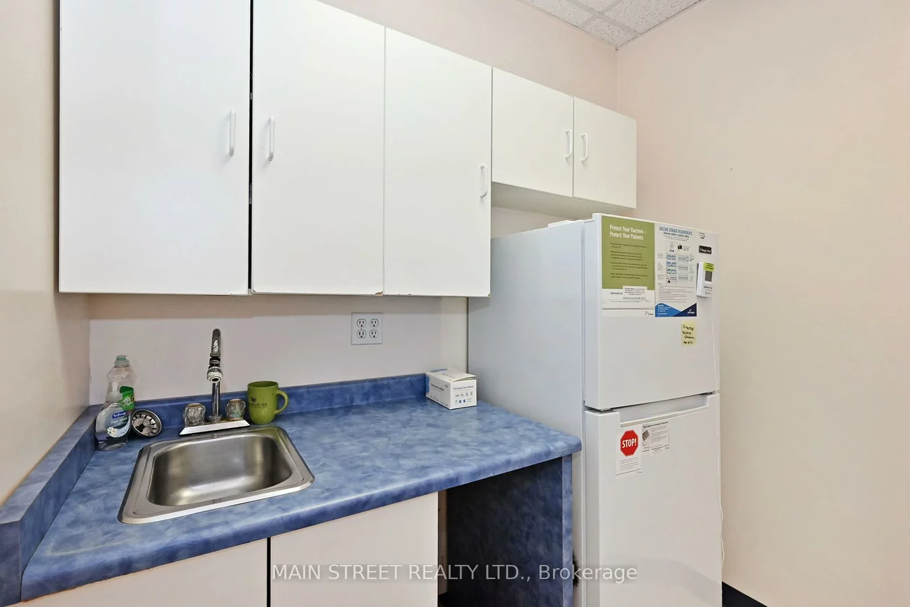 200, Davis, Central Newmarket, Newmarket