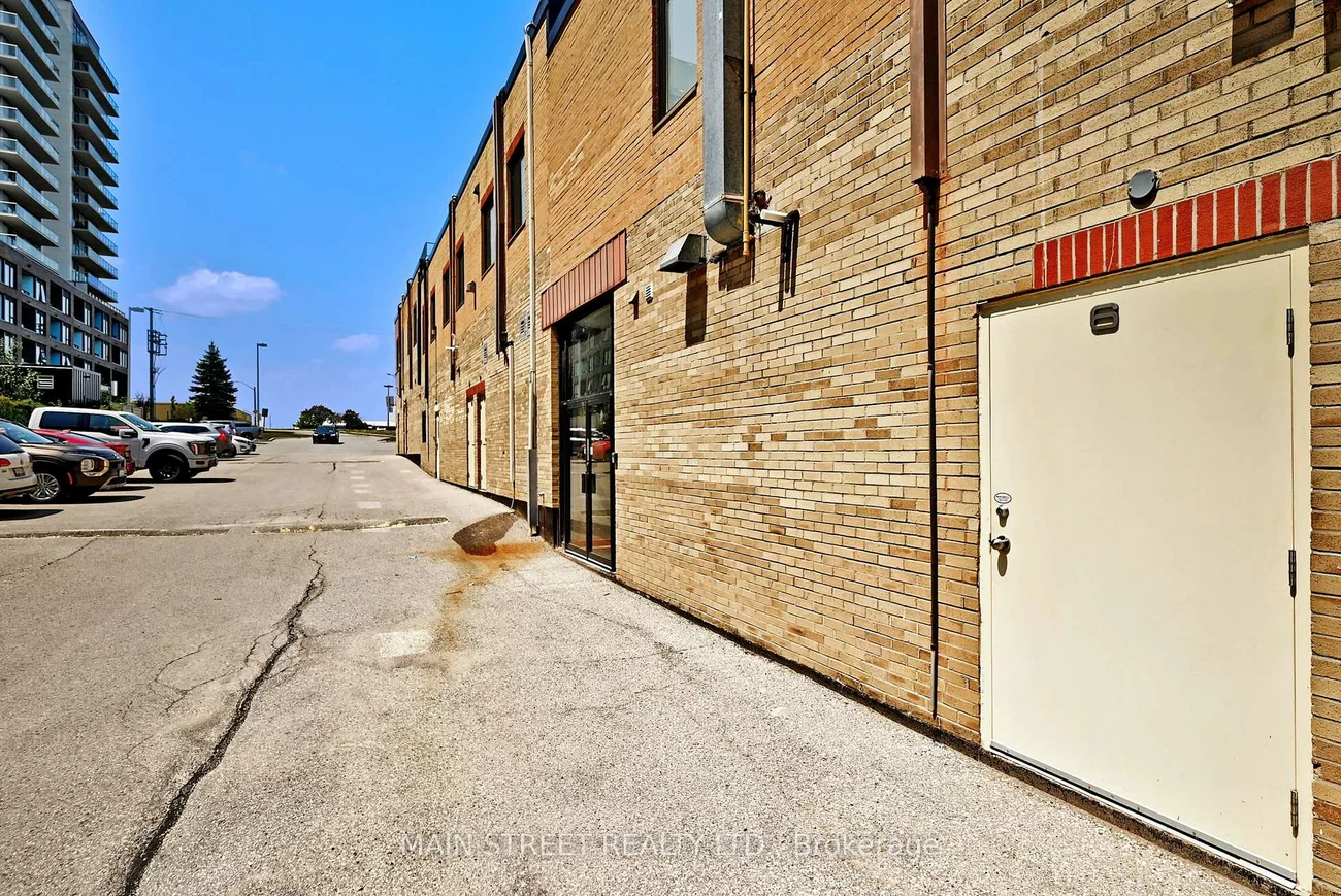 200, Davis, Central Newmarket, Newmarket