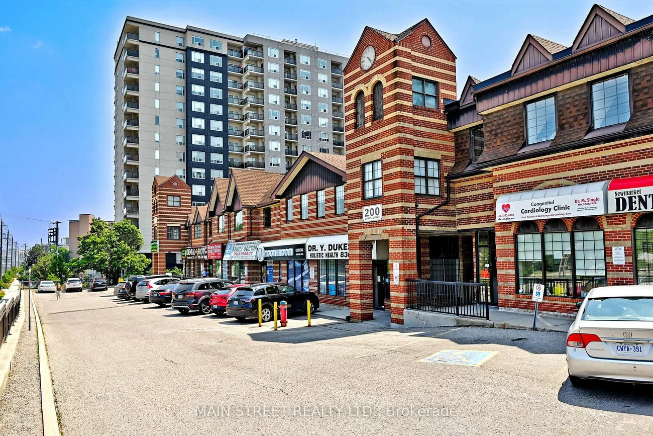 200, Davis, Central Newmarket, Newmarket