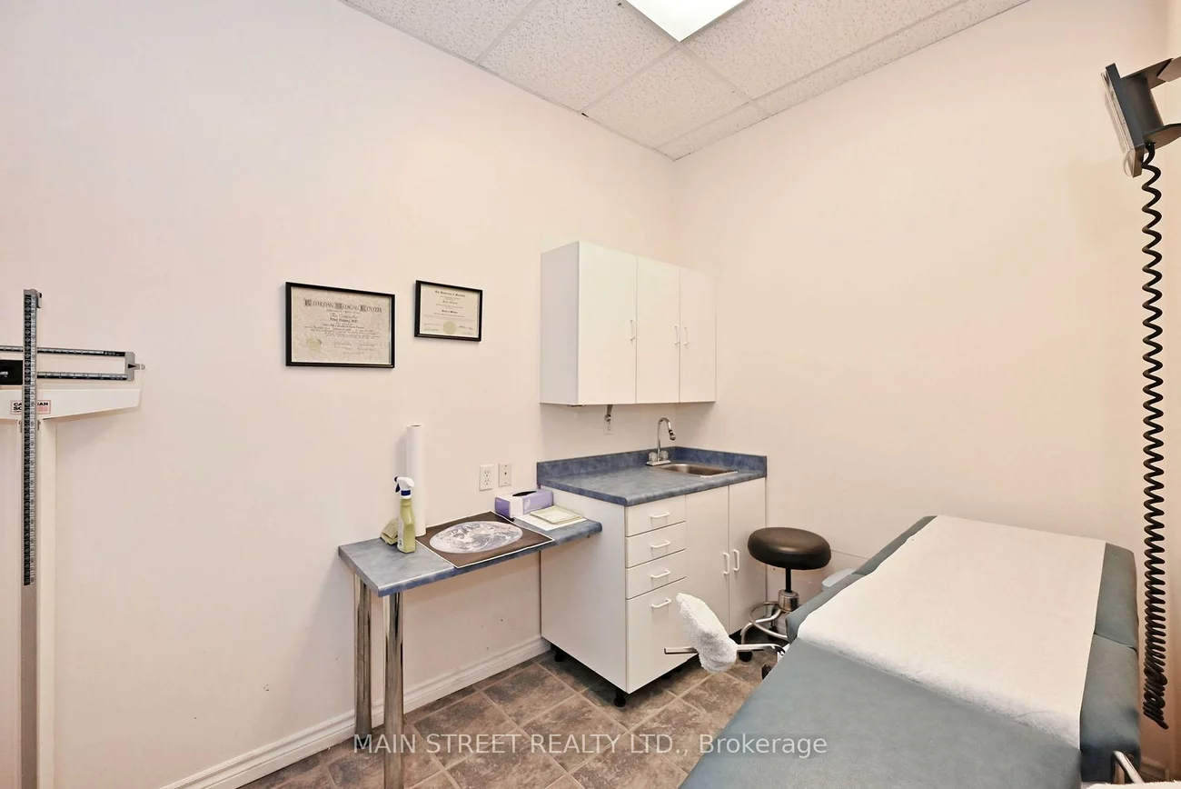 200, Davis, Central Newmarket, Newmarket