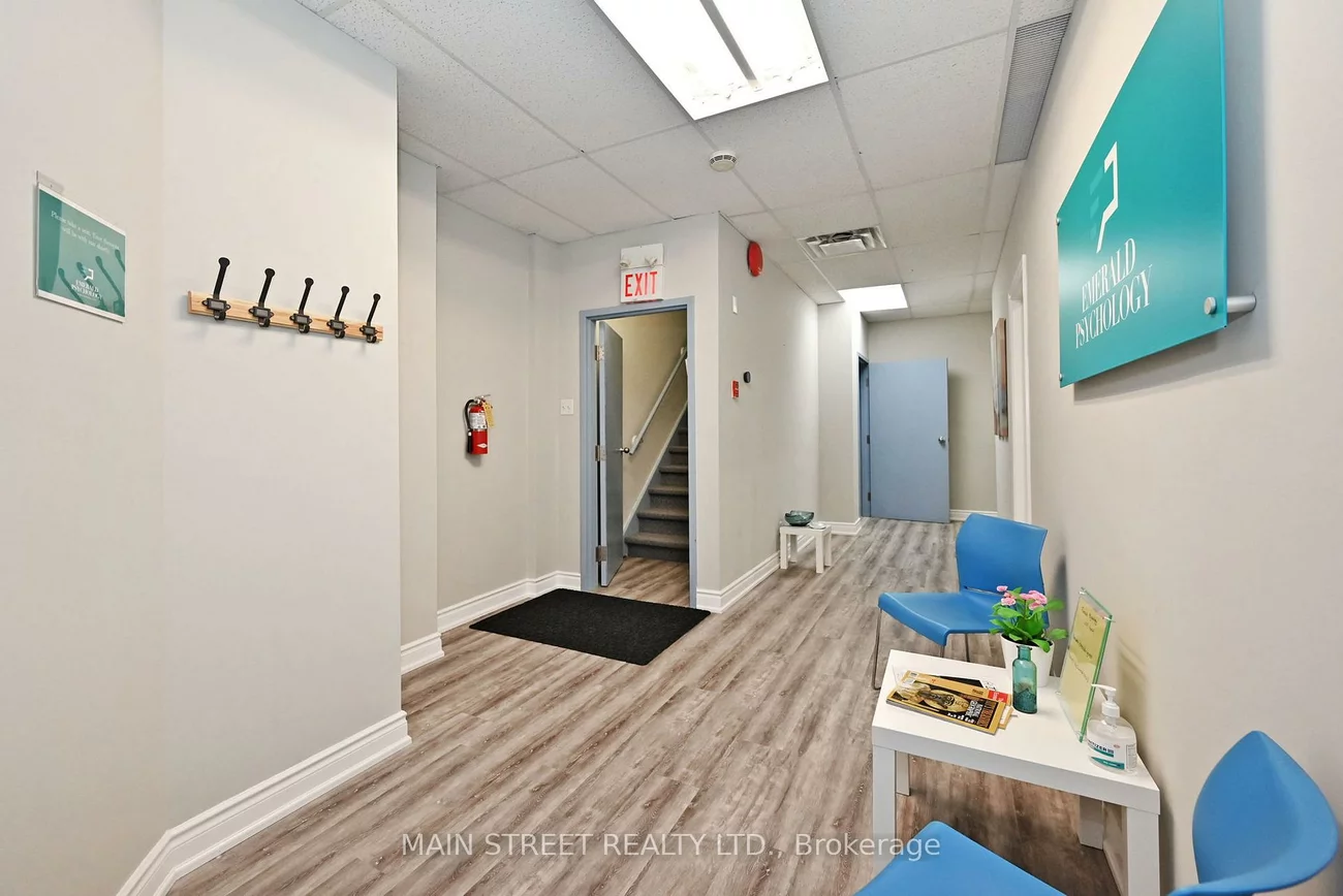 200, Davis, Central Newmarket, Newmarket