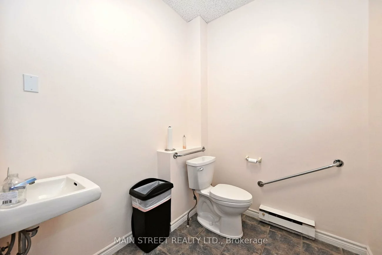 200, Davis, Central Newmarket, Newmarket
