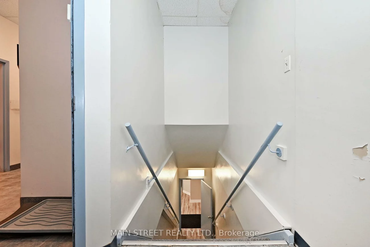 200, Davis, Central Newmarket, Newmarket