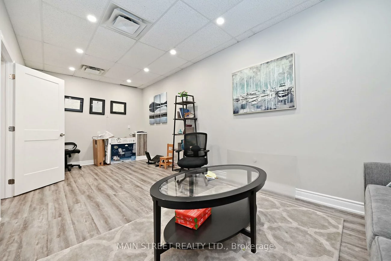 200, Davis, Central Newmarket, Newmarket