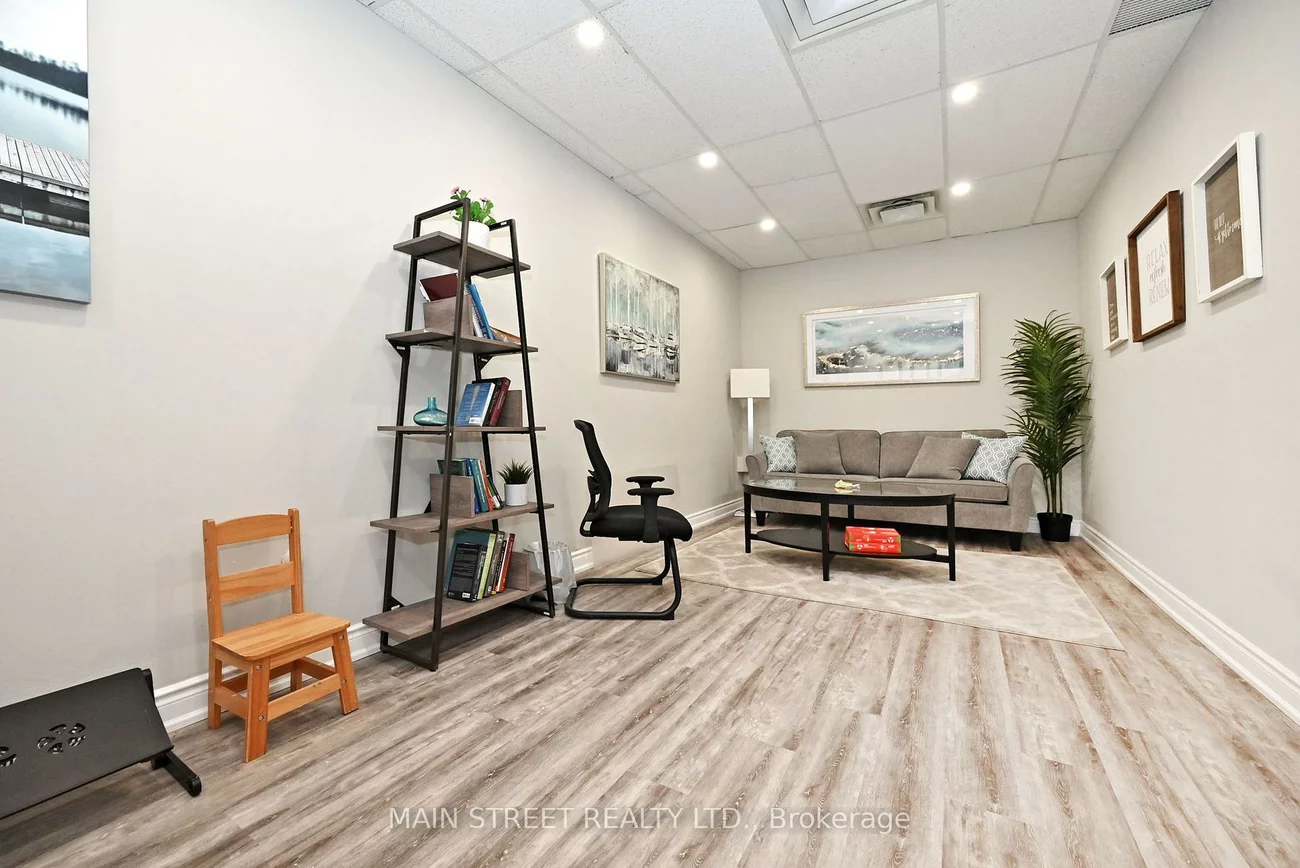 200, Davis, Central Newmarket, Newmarket