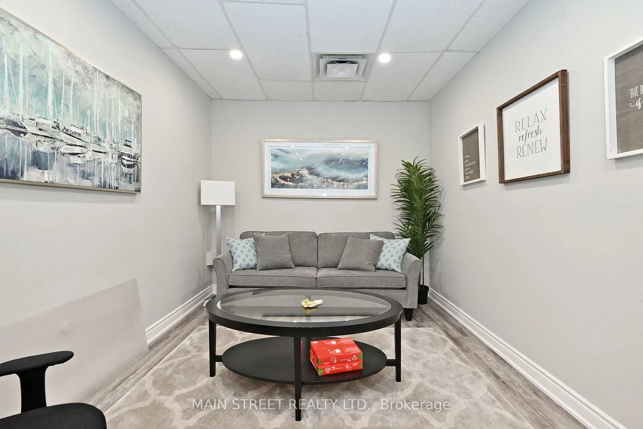 200, Davis, Central Newmarket, Newmarket