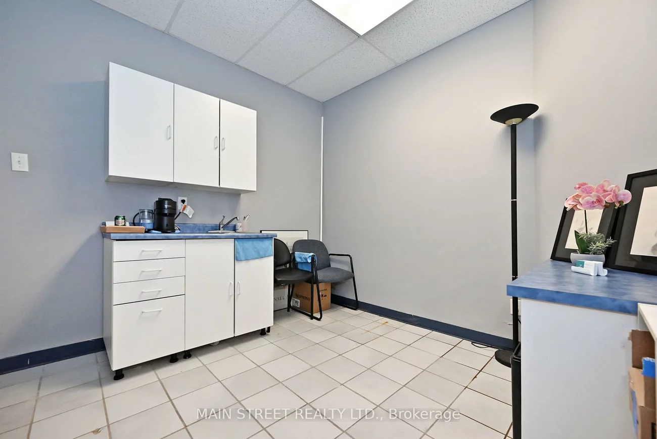 200, Davis, Central Newmarket, Newmarket