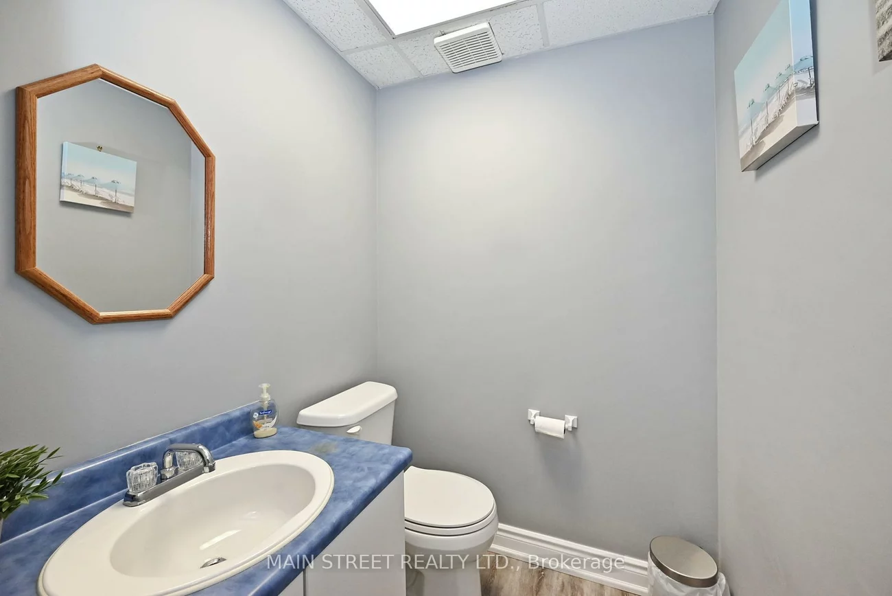 200, Davis, Central Newmarket, Newmarket
