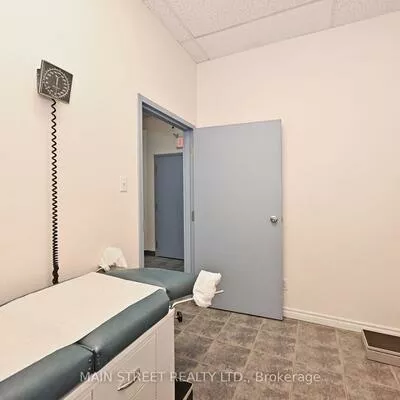 200, Davis, Central Newmarket, Newmarket