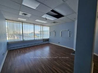 130, Davis, Central Newmarket, Newmarket