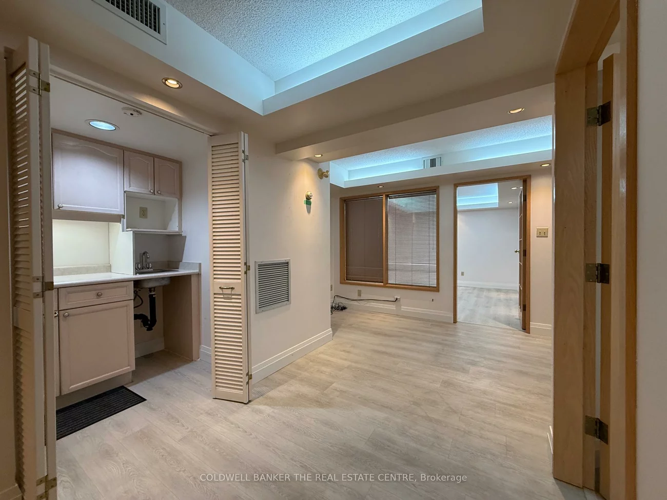 390, Davis, Central Newmarket, Newmarket