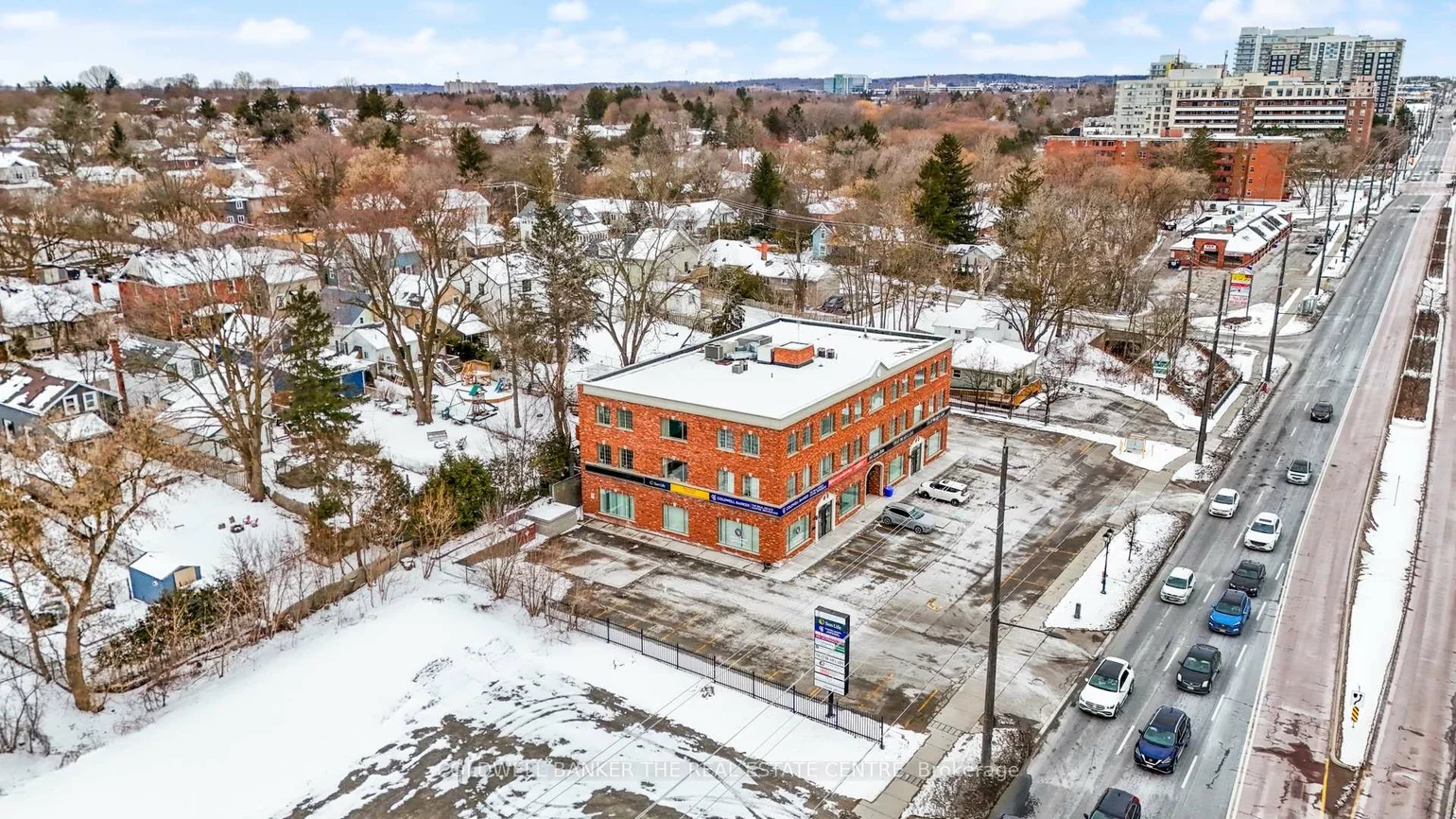 390, Davis, Central Newmarket, Newmarket