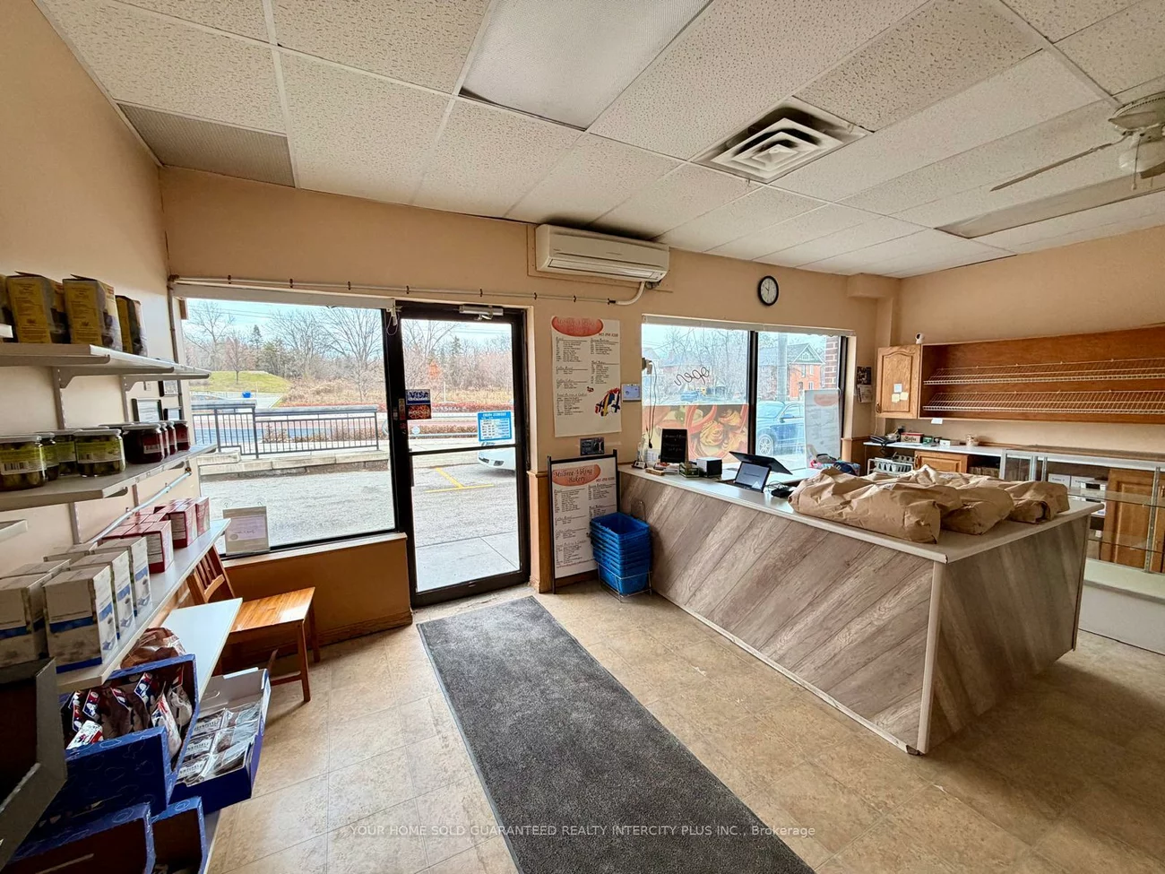 350, Davis, Central Newmarket, Newmarket