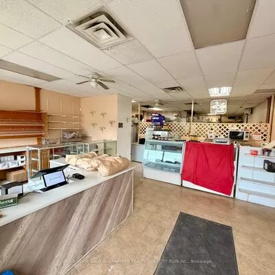 350, Davis, Central Newmarket, Newmarket