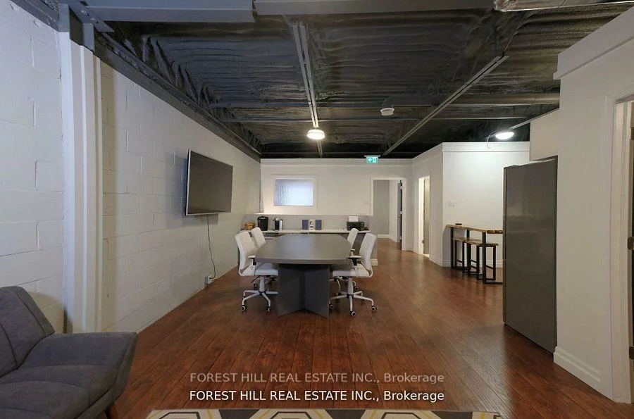 1211, Gorham, Gorham-College Manor, Newmarket