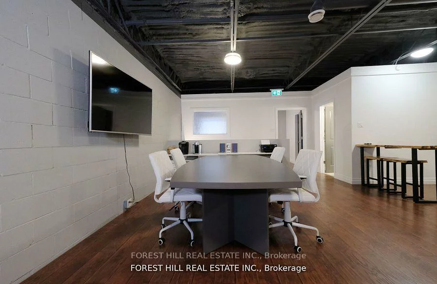 1211, Gorham, Gorham-College Manor, Newmarket