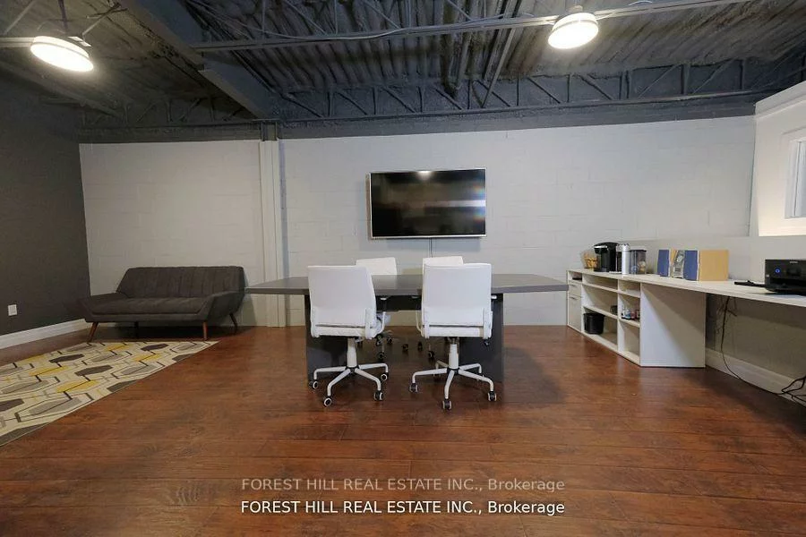 1211, Gorham, Gorham-College Manor, Newmarket