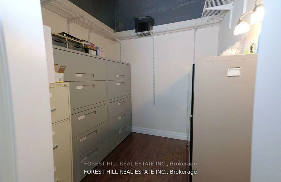 1211, Gorham, Gorham-College Manor, Newmarket