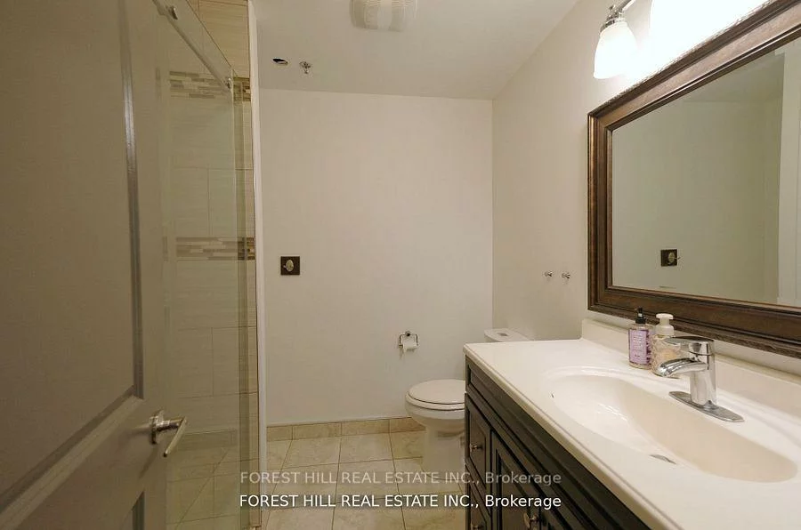 1211, Gorham, Gorham-College Manor, Newmarket