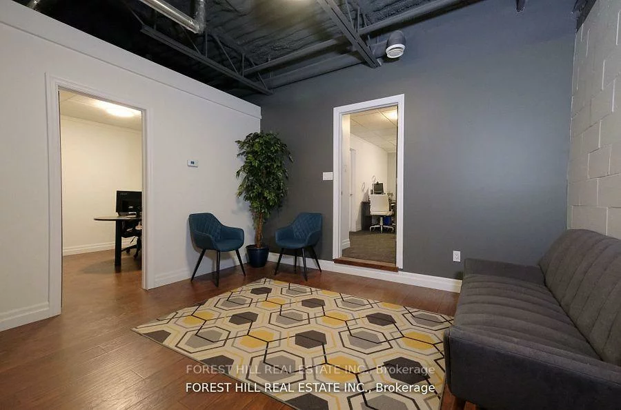 1211, Gorham, Gorham-College Manor, Newmarket