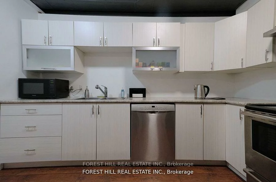 1211, Gorham, Gorham-College Manor, Newmarket