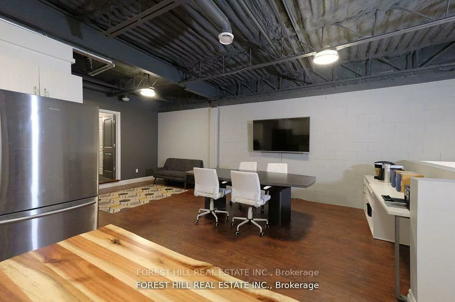 1211, Gorham, Gorham-College Manor, Newmarket