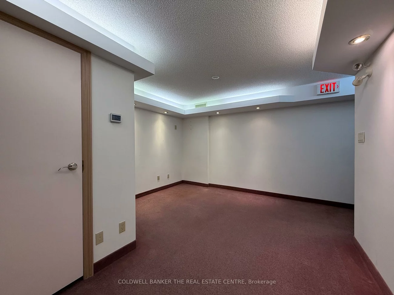 390, Davis, Central Newmarket, Newmarket