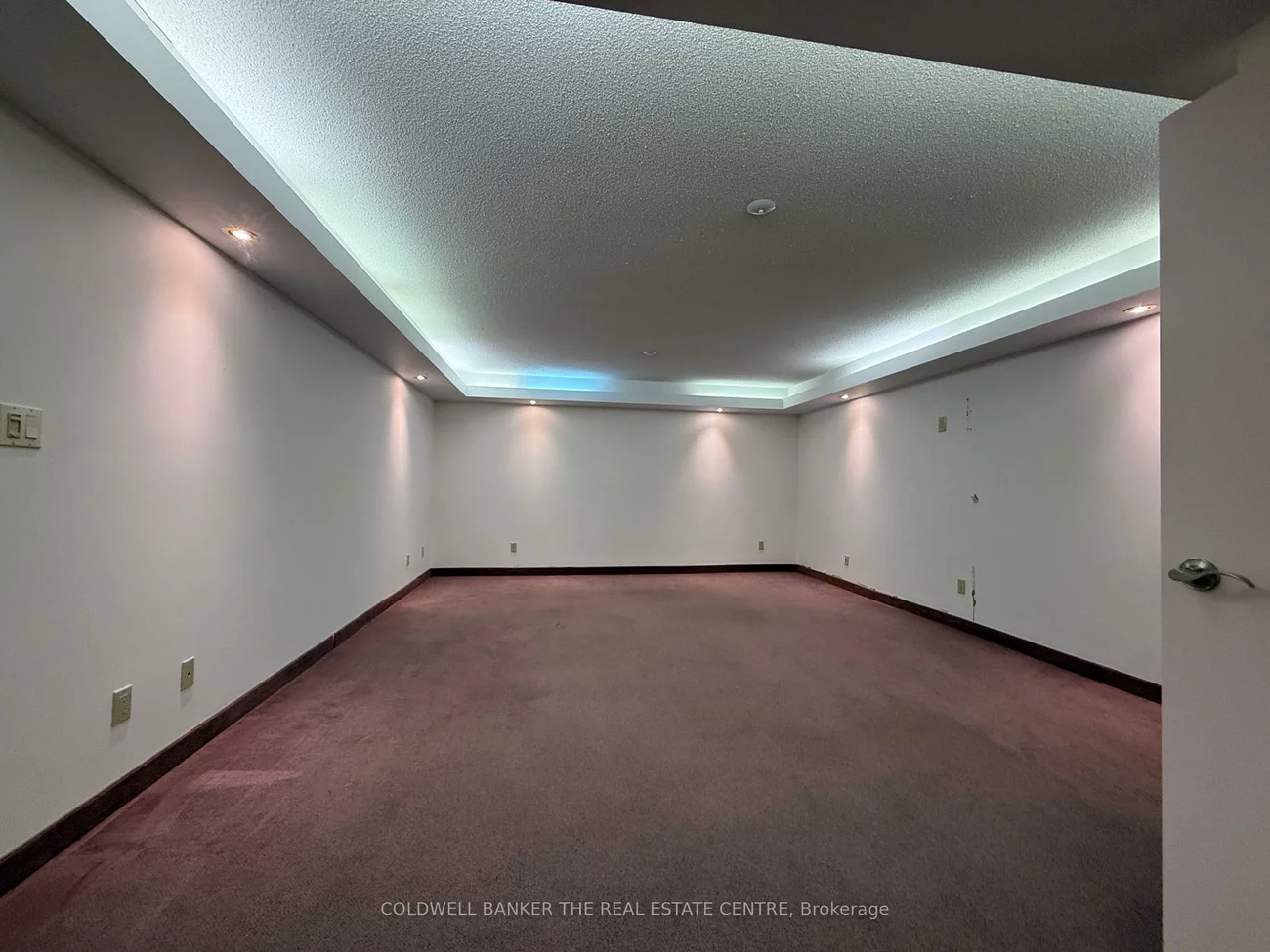 390, Davis, Central Newmarket, Newmarket