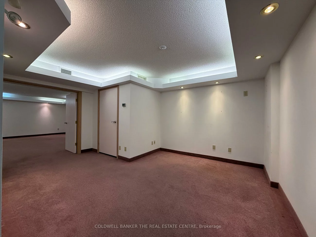 390, Davis, Central Newmarket, Newmarket