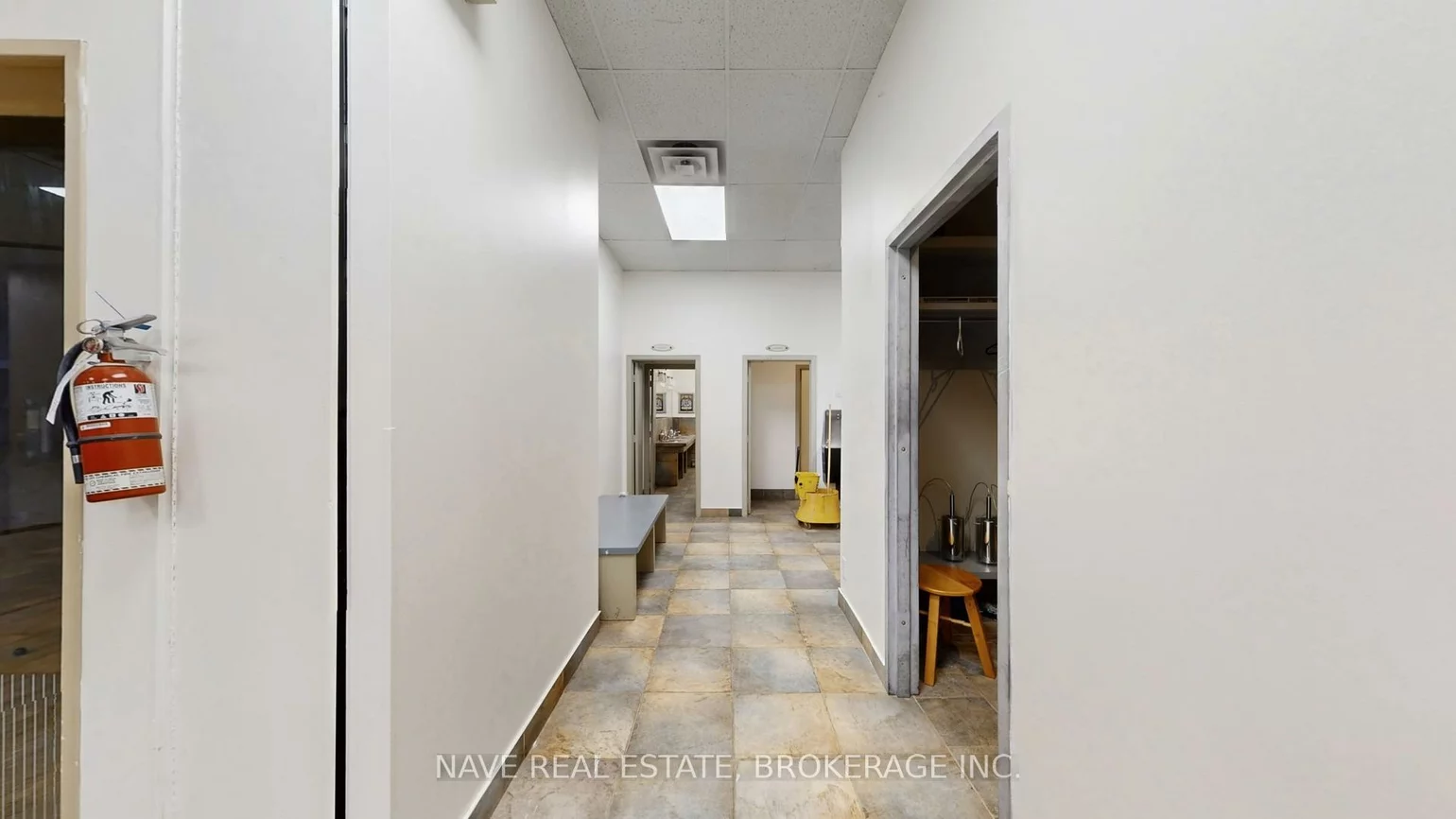 77-83, Davis, Bristol-London, Newmarket