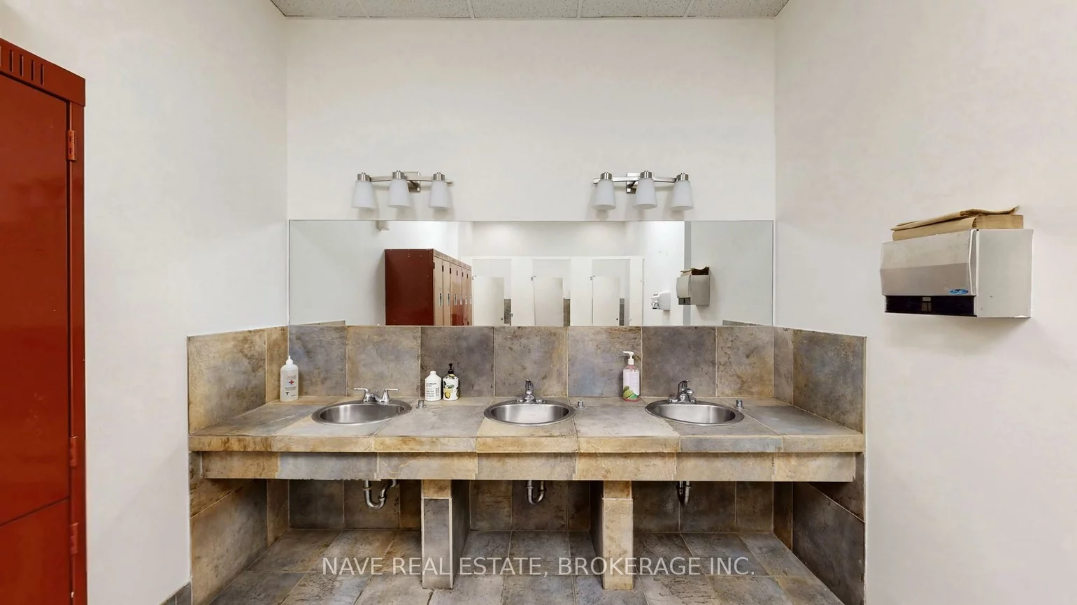 77-83, Davis, Bristol-London, Newmarket